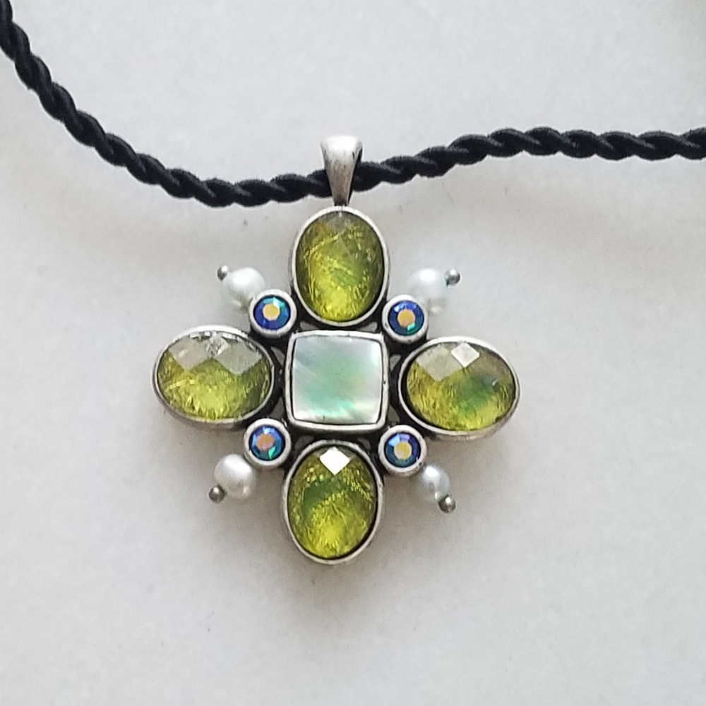 Pendant Necklace with Genuine Pearls